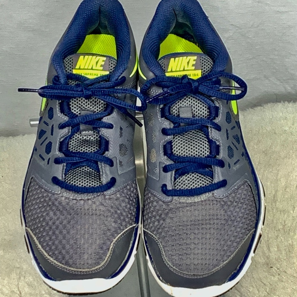 Nike Boy's Flex Supreme TR 4 Athletic Shoe